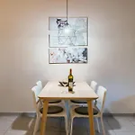 Peaceful Family With Private Garage Free Parking, Apartamento
