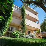 Apartamento Peaceful Family With Private Garage Free Parking, *