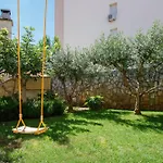 Peaceful Family With Private Garage Free Parking, Apartamento