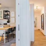 Peaceful Family With Private Garage Free Parking, Apartamento *