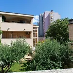 Apartamento Peaceful Family With Private Garage Free Parking, Split