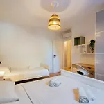 Peaceful Family With Private Garage Free Parking, *
