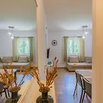 Apartamento Peaceful Family With Private Garage Free Parking,