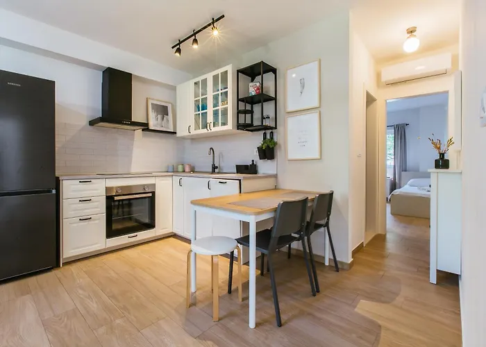 Peaceful Family With Private Garage Free Parking, 스플리트