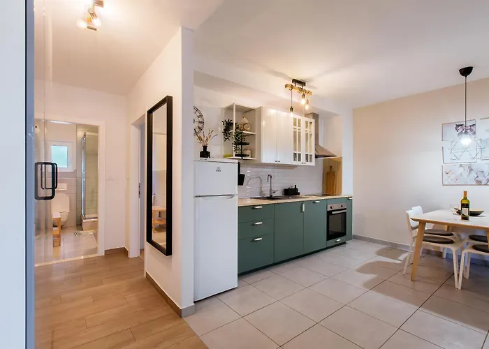 Peaceful Family With Private Garage Free Parking,