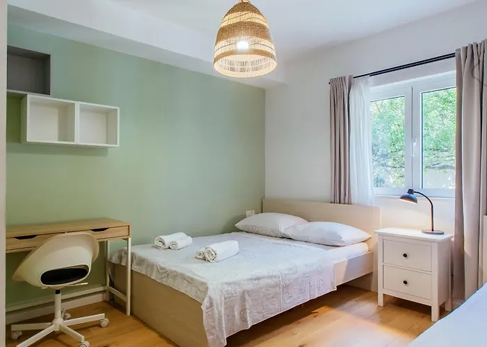 Peaceful Family With Private Garage Free Parking,