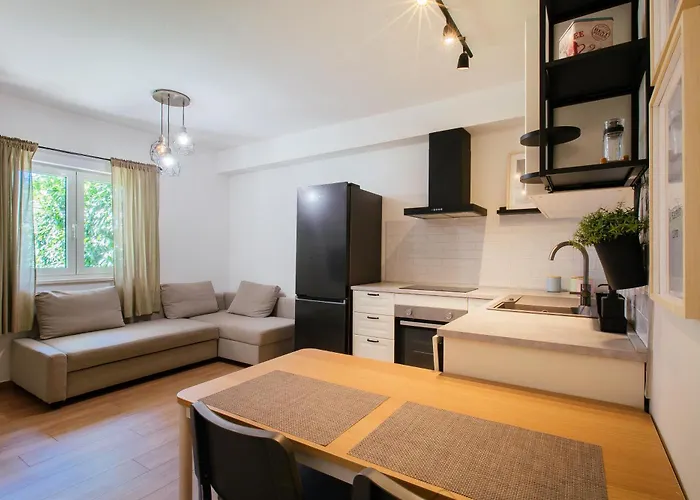 Peaceful Family With Private Garage Free Parking, 스플리트