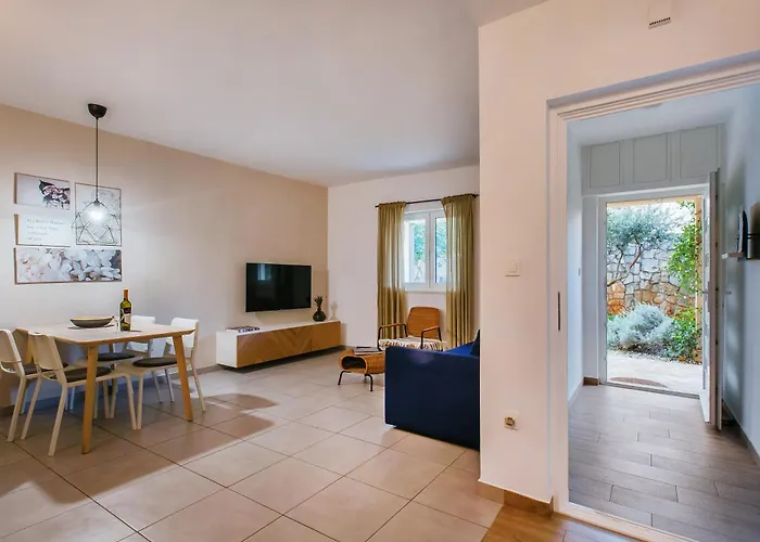 Peaceful Family With Private Garage Free Parking,