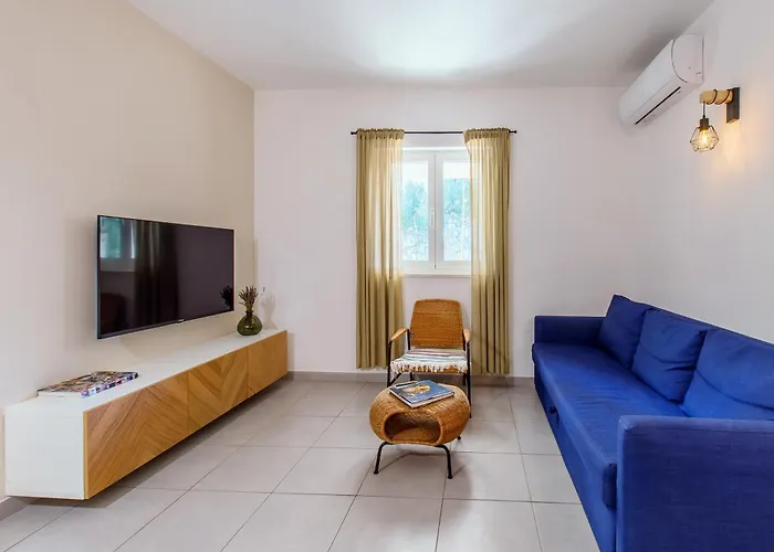 Peaceful Family With Private Garage Free Parking, * Split