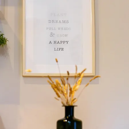 Stay,family Garden ,kids Friendly, Parking In Garage Appartement *