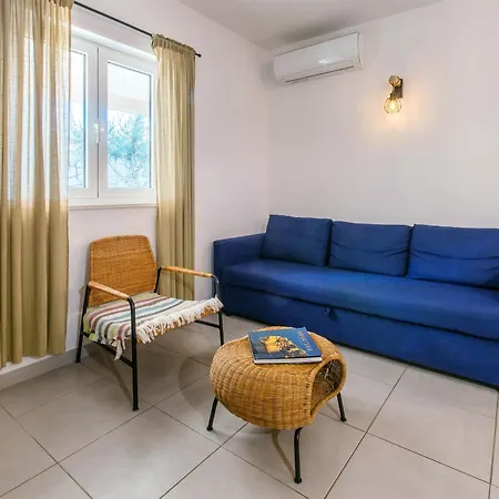 Apartman Stay,family Garden ,kids Friendly, Parking In Private Garage