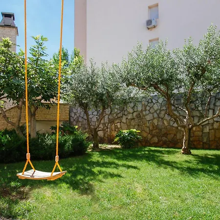 Stay,family Garden ,kids Friendly, Parking In Private Garage Apartman