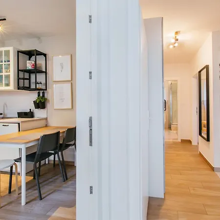 Stay,family Garden ,kids Friendly, Parking In Private Garage Apartman *