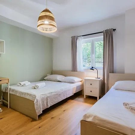 Appartement Stay,family Garden ,kids Friendly, Parking In Garage Split