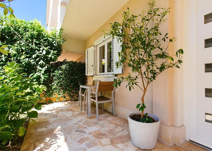 شقة Peaceful Family With Private Garage Free Parking, سبليت