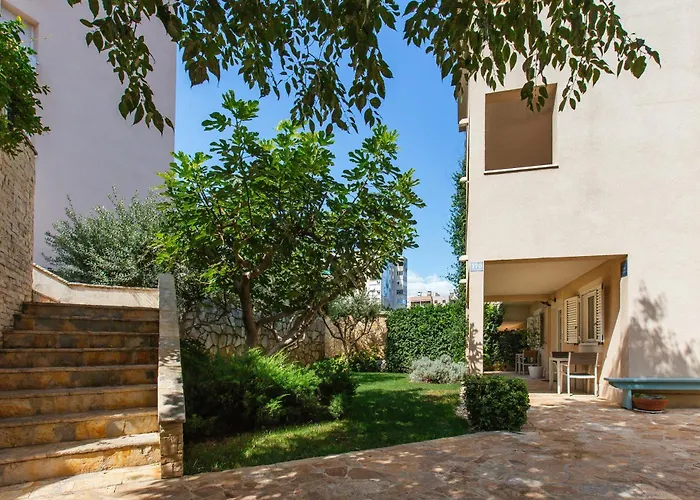 Peaceful Family With Private Garage Free Parking, * سبليت