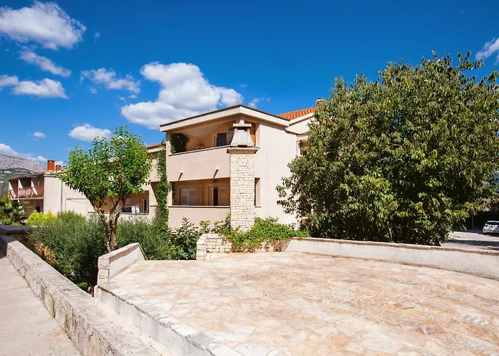 شقة Peaceful Family With Private Garage Free Parking, سبليت