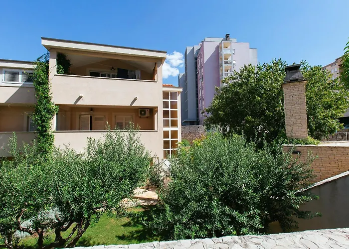 شقة Peaceful Family With Private Garage Free Parking, سبليت
