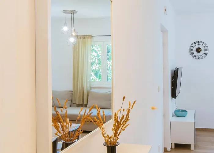 Peaceful Family With Private Garage Free Parking, شقة