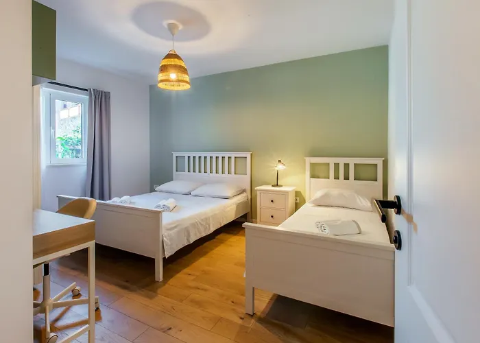 Peaceful Family With Private Garage Free Parking, * سبليت