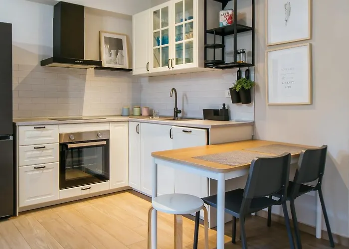 Peaceful Family With Private Garage Free Parking, *