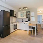 Peaceful Family With Private Garage Free Parking,